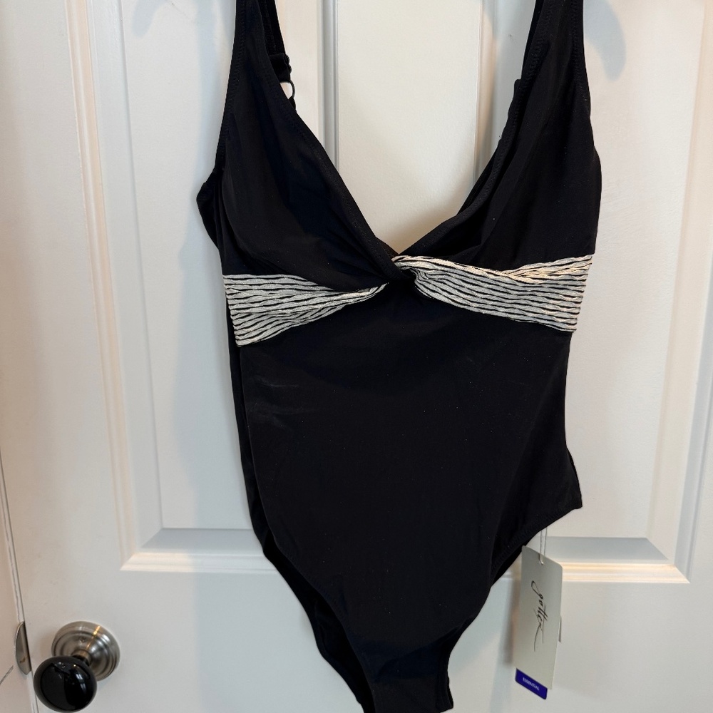 Gottex One-Piece Bathing Suit. Black with detailed twist.  Size 8